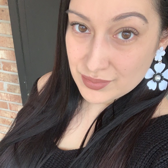 Meet your posher , Marci G 🦋 - Picture 3 of 5